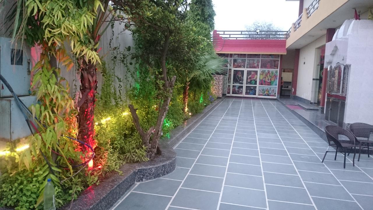 Primrose Hotel And Restaurant Сонипат Екстериор снимка