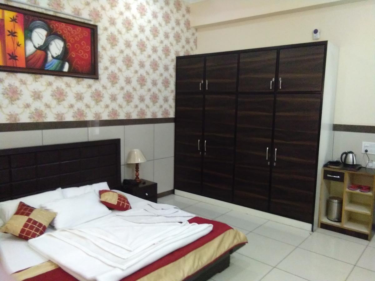 Primrose Hotel And Restaurant Сонипат Екстериор снимка